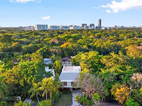 4039 Ventura Ave, Miami FL 33133