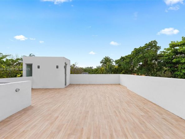 4039 Ventura Ave, Miami FL 33133