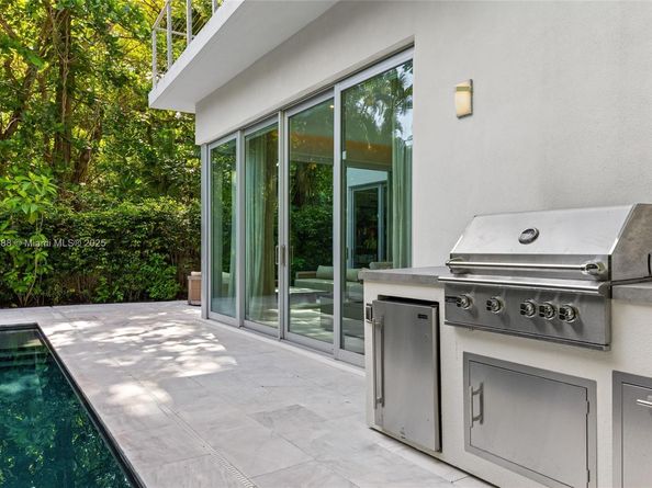 4039 Ventura Ave, Miami FL 33133