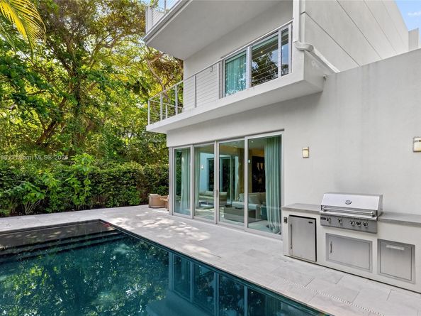 4039 Ventura Ave, Miami FL 33133