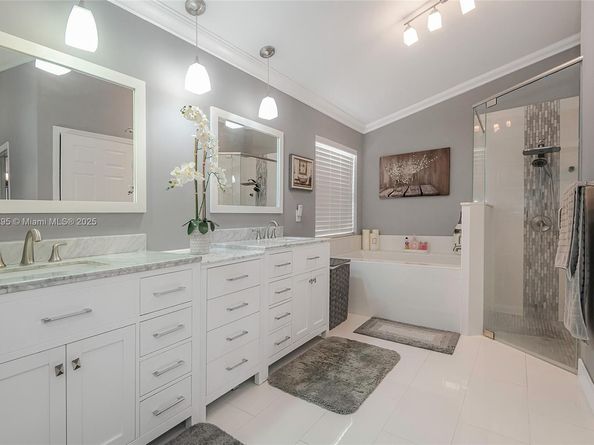 19190 NW 24th Pl, Pembroke Pines FL 33029