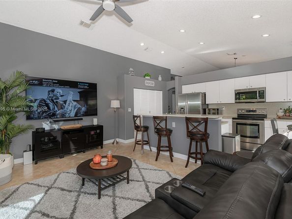 19190 NW 24th Pl, Pembroke Pines FL 33029