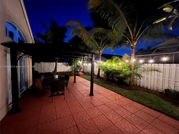 19190 NW 24th Pl, Pembroke Pines FL 33029
