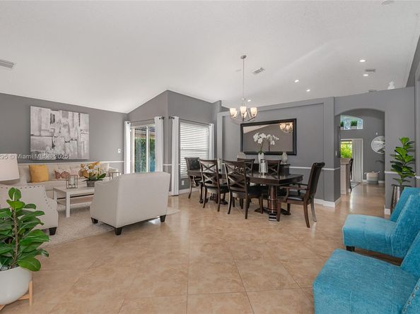 19190 NW 24th Pl, Pembroke Pines FL 33029