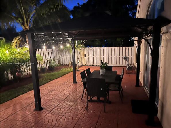 19190 NW 24th Pl, Pembroke Pines FL 33029