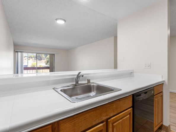 288 Whitmore Street 215, Oakland CA 94611