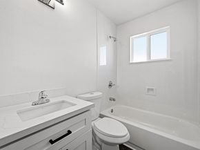 7876 Bancroft Avenue, Oakland CA 94605