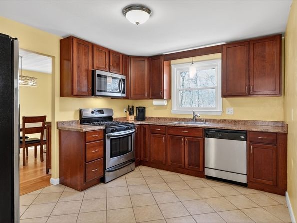 3 Marie Cir, Burlington MA 01803