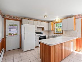 108 Beth Ave, Leominster MA 01453