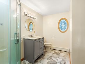 39 Leonard St, Carver MA 02330