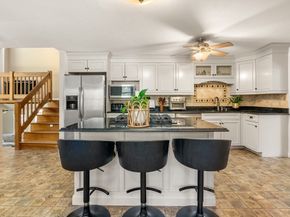 39 Leonard St, Carver MA 02330