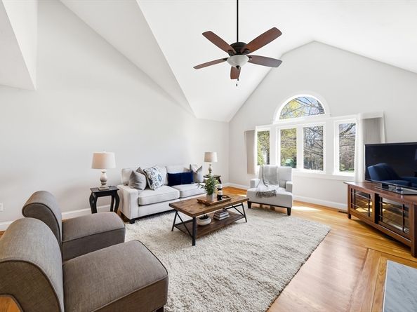 98 Blossomcrest Rd, Lexington MA 02421