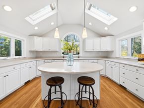 98 Blossomcrest Rd, Lexington MA 02421