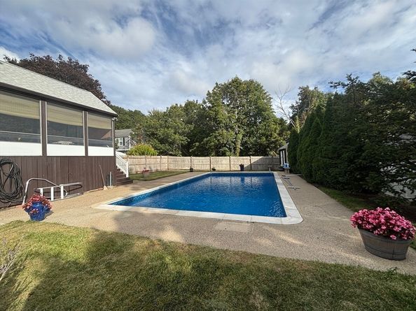 2 Winstead Lane, Weymouth MA 02189