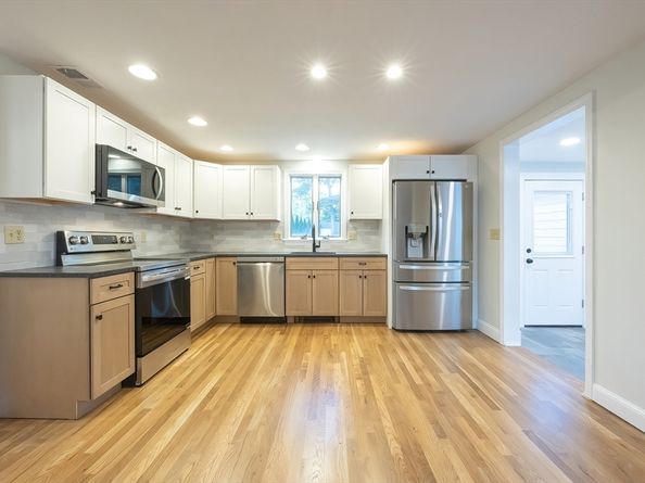 69 Morningside Dr, Walpole MA 02081