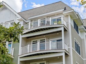 614 Pond St 1405, Braintree MA 02184
