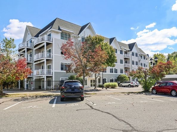 614 Pond St 1405, Braintree MA 02184