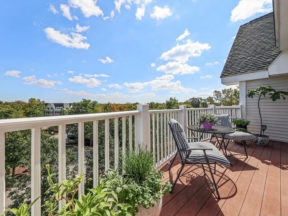 614 Pond St 1405, Braintree MA 02184