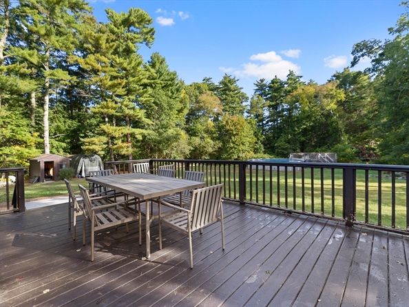 86 Pine St, Rochester MA 02770