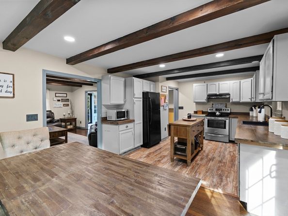 86 Pine St, Rochester MA 02770