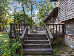 86 Pine St, Rochester MA 02770