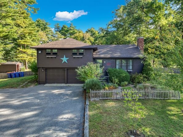 86 Pine St, Rochester MA 02770