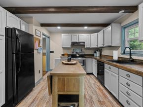 86 Pine St, Rochester MA 02770