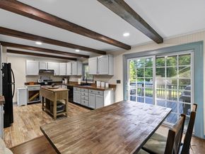 86 Pine St, Rochester MA 02770