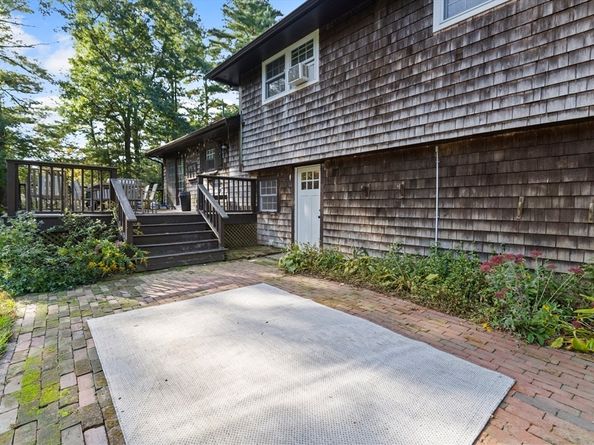 86 Pine St, Rochester MA 02770