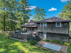86 Pine St, Rochester MA 02770
