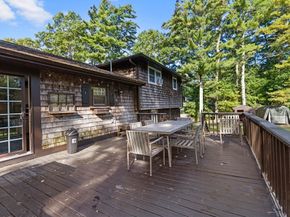 86 Pine St, Rochester MA 02770
