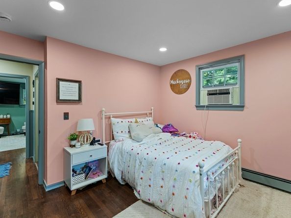 86 Pine St, Rochester MA 02770