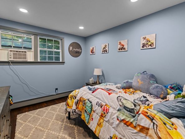 86 Pine St, Rochester MA 02770