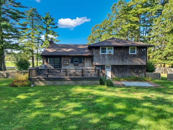 86 Pine St, Rochester MA 02770