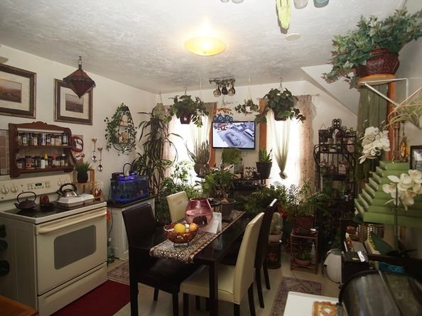 17 Vinson St, Worcester MA 01605