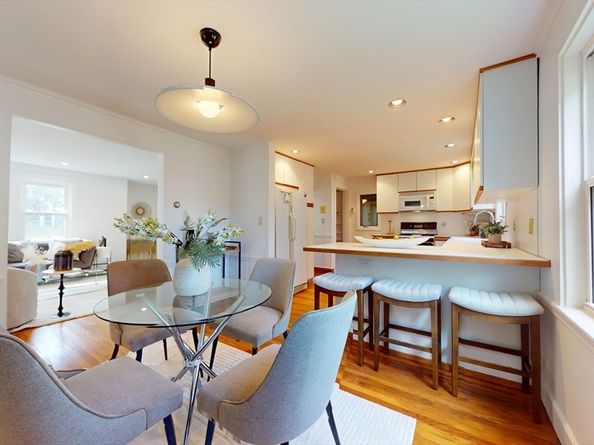 125 Oakdale Rd, Newton MA 02461