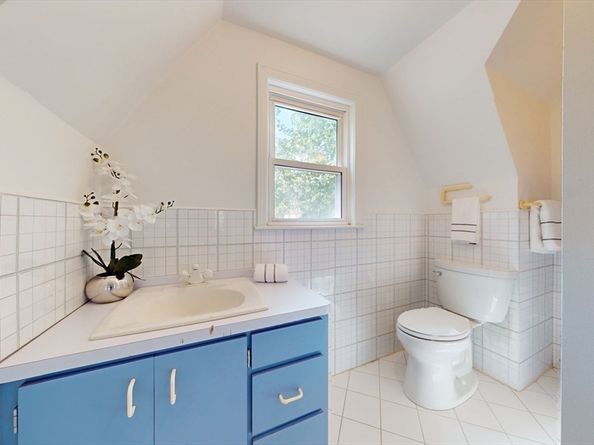 125 Oakdale Rd, Newton MA 02461