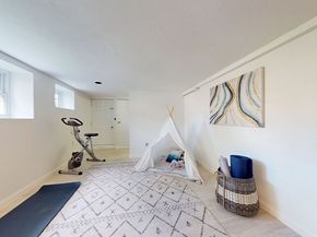 125 Oakdale Rd, Newton MA 02461