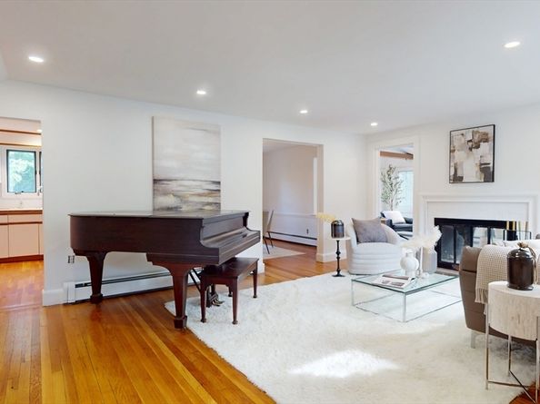 125 Oakdale Rd, Newton MA 02461