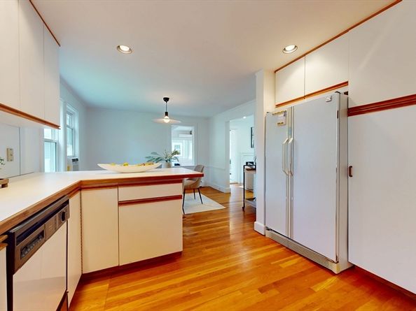 125 Oakdale Rd, Newton MA 02461