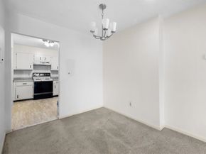 611 Watertown St 14, Newton MA 02460
