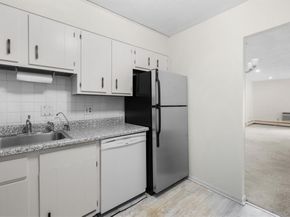 611 Watertown St 14, Newton MA 02460