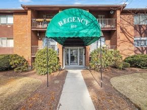 611 Watertown St 14, Newton MA 02460