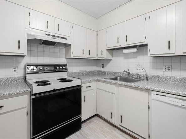 611 Watertown St 14, Newton MA 02460