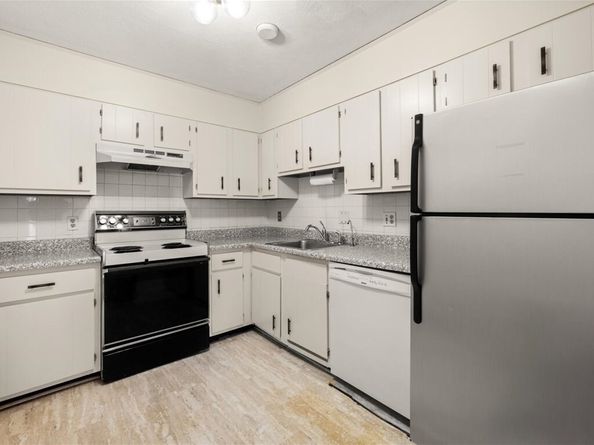 611 Watertown St 14, Newton MA 02460