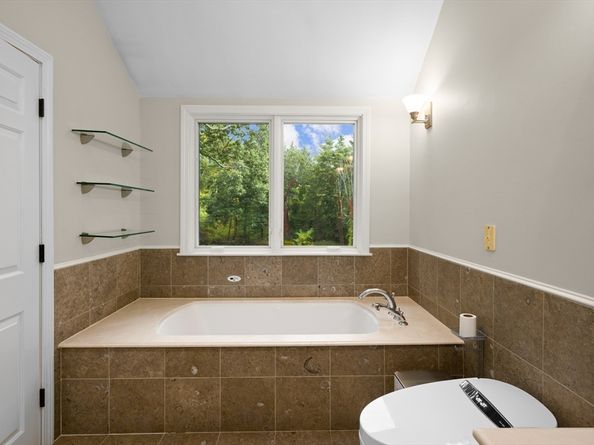 105 Georgetown Rd, Boxford MA 01921