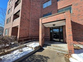 51 John St 201, Brookline MA 02446