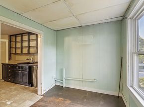 284 Mechanic St, Leominster MA 01453