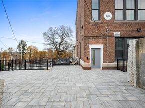 22 Waverly St, Worcester MA 01604