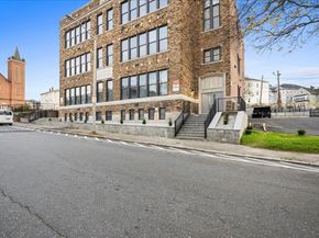 22 Waverly St, Worcester MA 01604